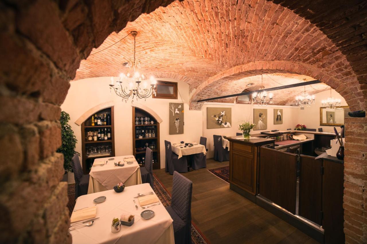 Bed and Breakfast Palazzo Finati Alba  Exterior foto
