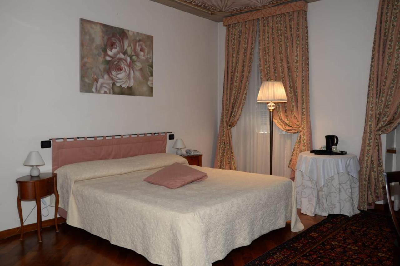 Bed and Breakfast Palazzo Finati Alba  Exterior foto