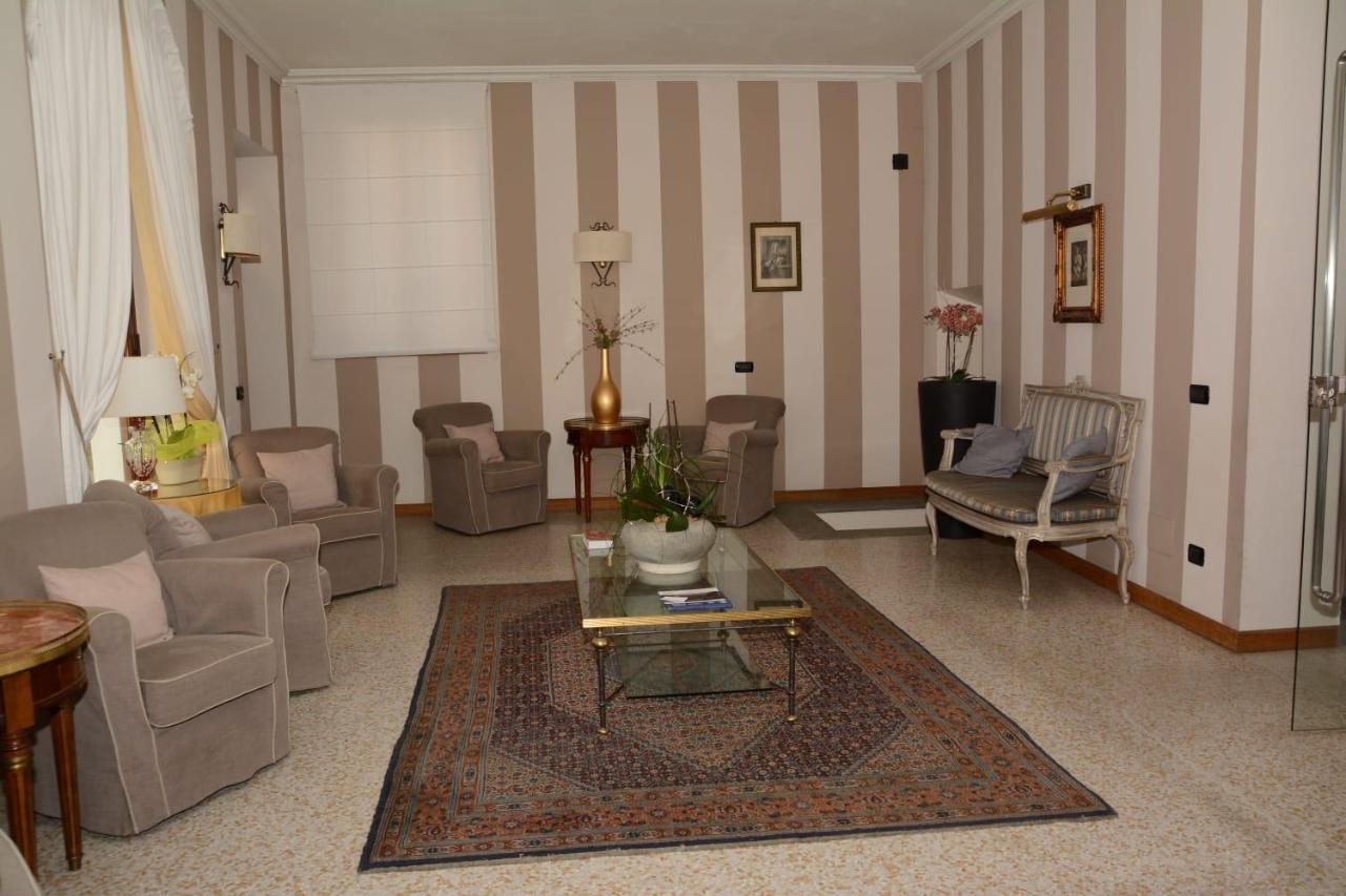 Bed and Breakfast Palazzo Finati Alba  Exterior foto