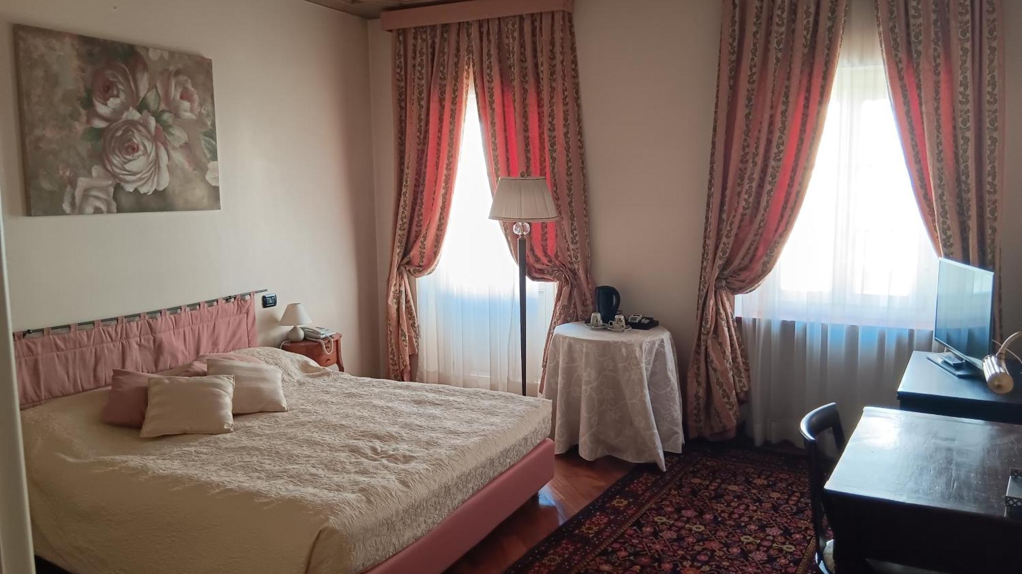 Bed and Breakfast Palazzo Finati Alba  Exterior foto