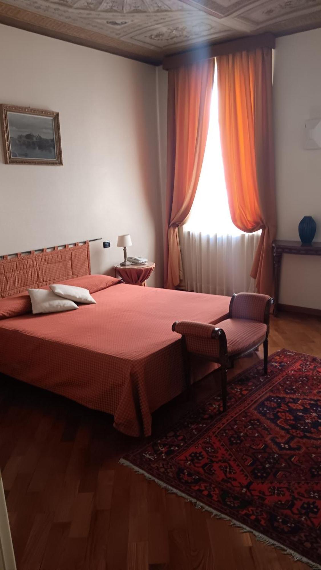 Bed and Breakfast Palazzo Finati Alba  Exterior foto